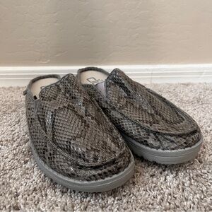 Hey Dude Gray Snakeskin Slip-Ons Size 7 Slip-on